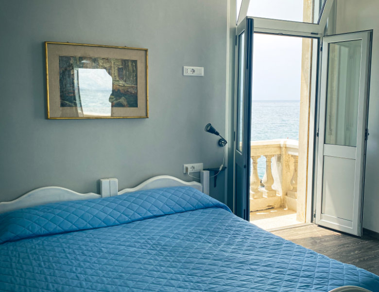 hotel-rooms-front-of-the-sea_intro