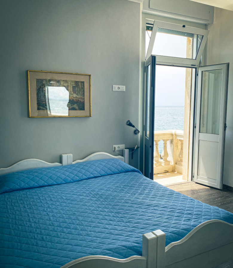 hotel-rooms-front-of-the-sea_main